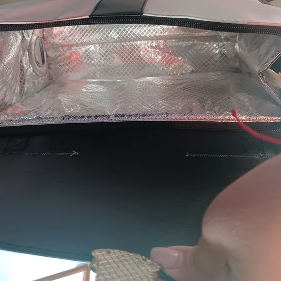 Wine Cooler Black and White with Cat Design - Picture 4 of 5